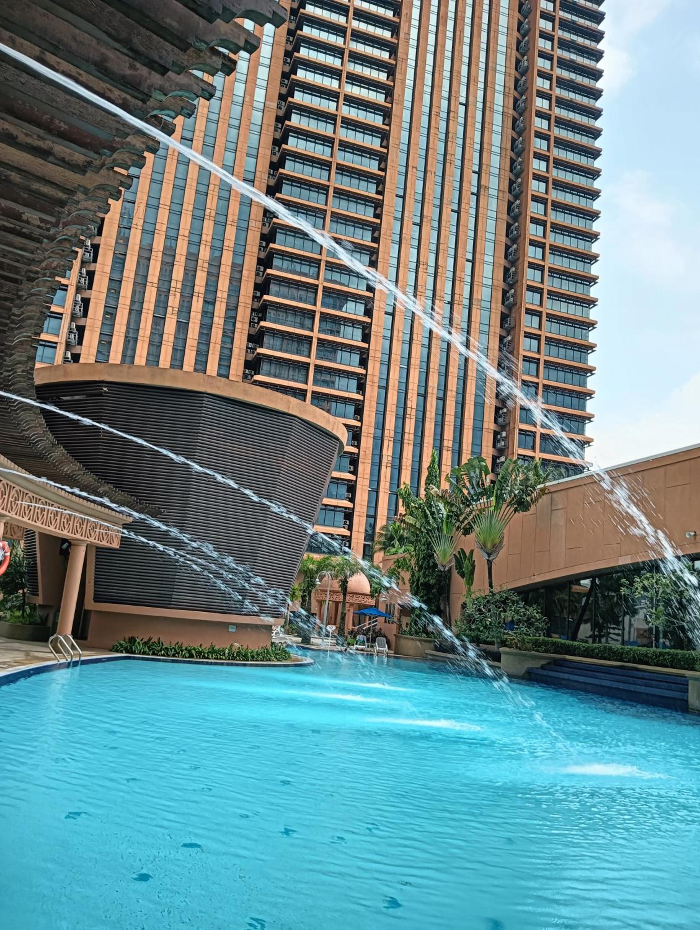 100 Service suites At Times Square KL