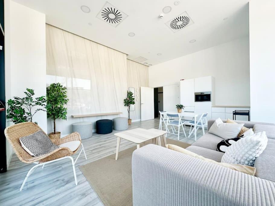 Modern 2 bed apartment 23 floor Urban Sky