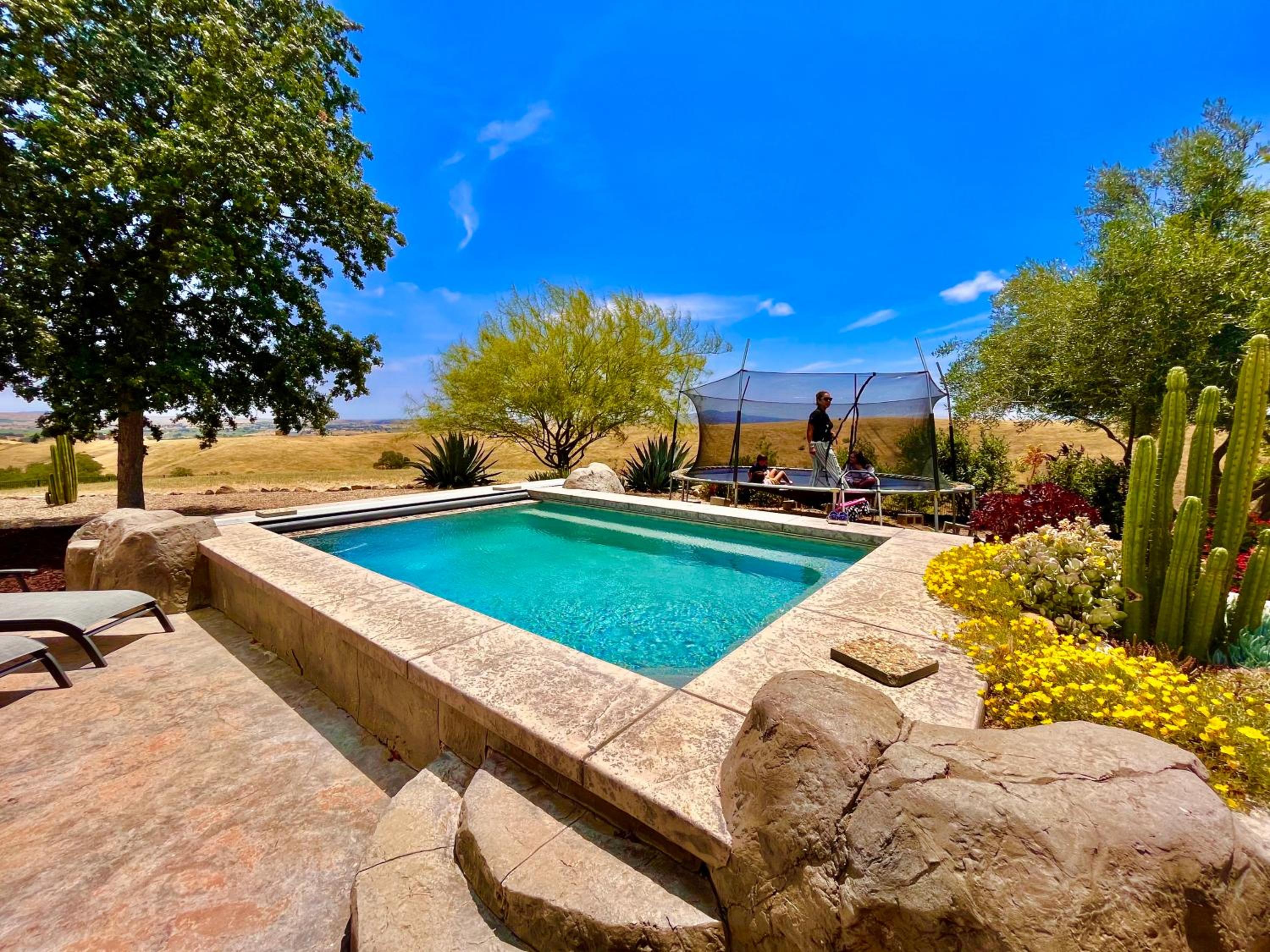 Lp1 Paso Robles Wine Estate Pool view 5