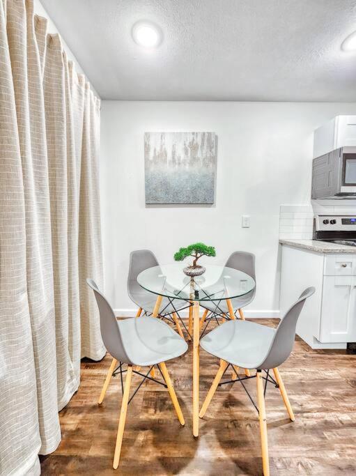 Comfy 1 Bed Close to Downtown, Night Life, UH, MED, Museum, NRG
