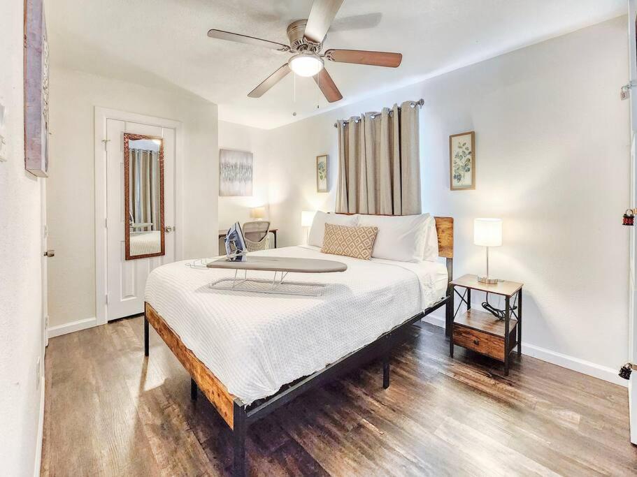 Comfy 1 Bed Close to Downtown, Night Life, UH, MED, Museum, NRG