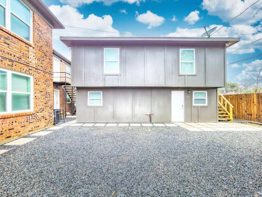 Comfy 1 Bed Close to Downtown, Night Life, UH, MED, Museum, NRG