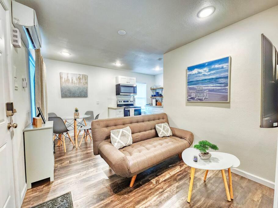 Comfy 1 Bed Close to Downtown, Night Life, UH, MED, Museum, NRG