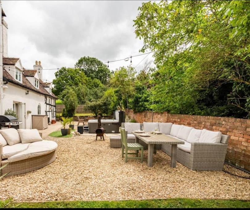 Stylish Tudor Cottage & Hot Tub view 4