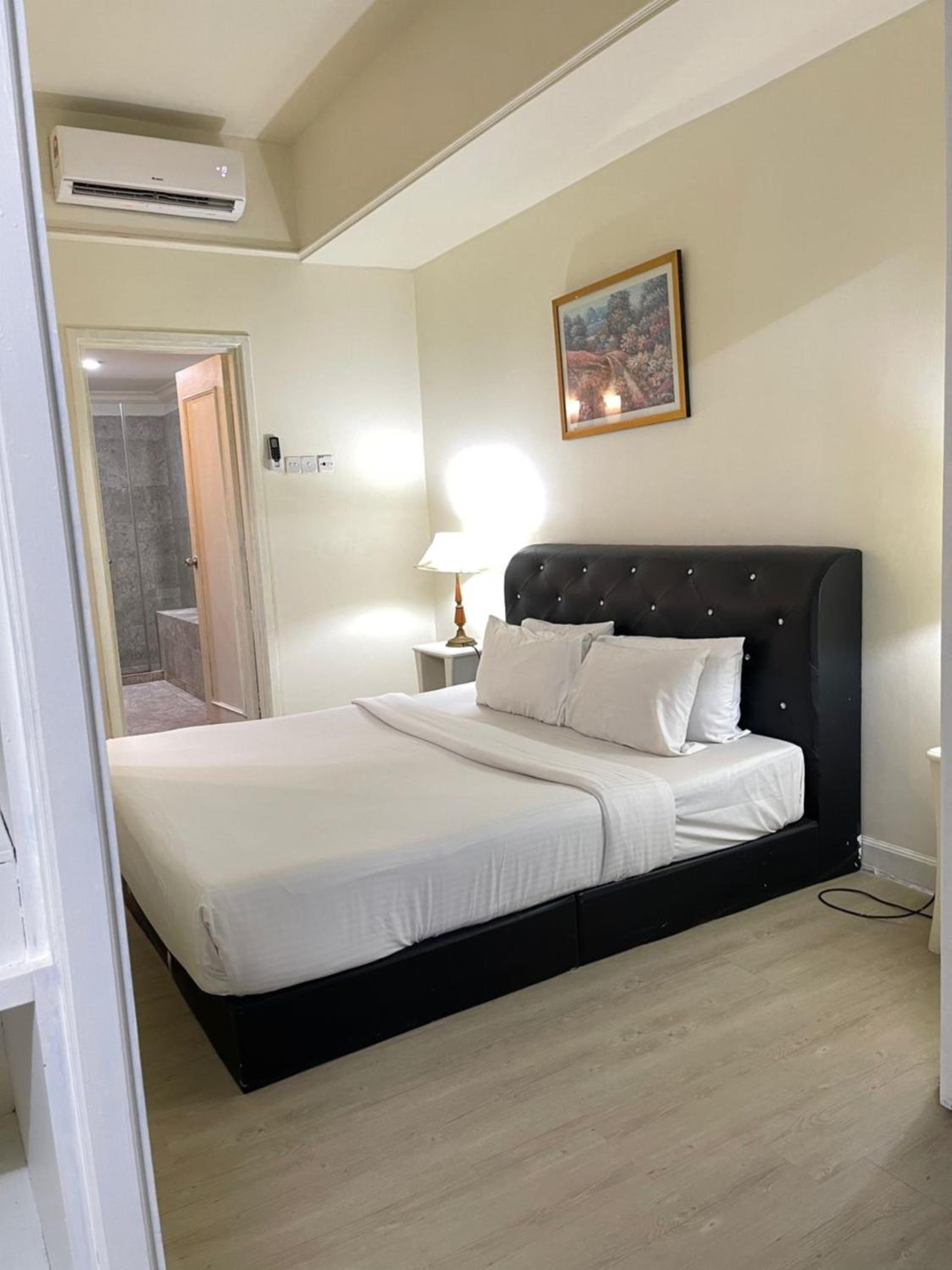 100 Service suites At Times Square KL