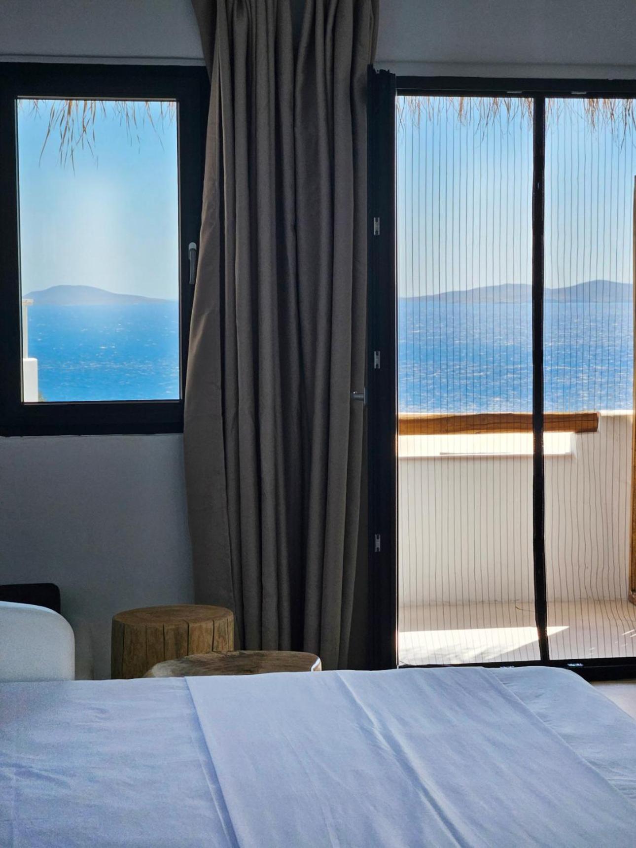 ELLI TROPiCAL LUXURY SUITES SUNSET-INFINITY POOL- SEA SIDE-NEAR CENTER PARKING photo 2