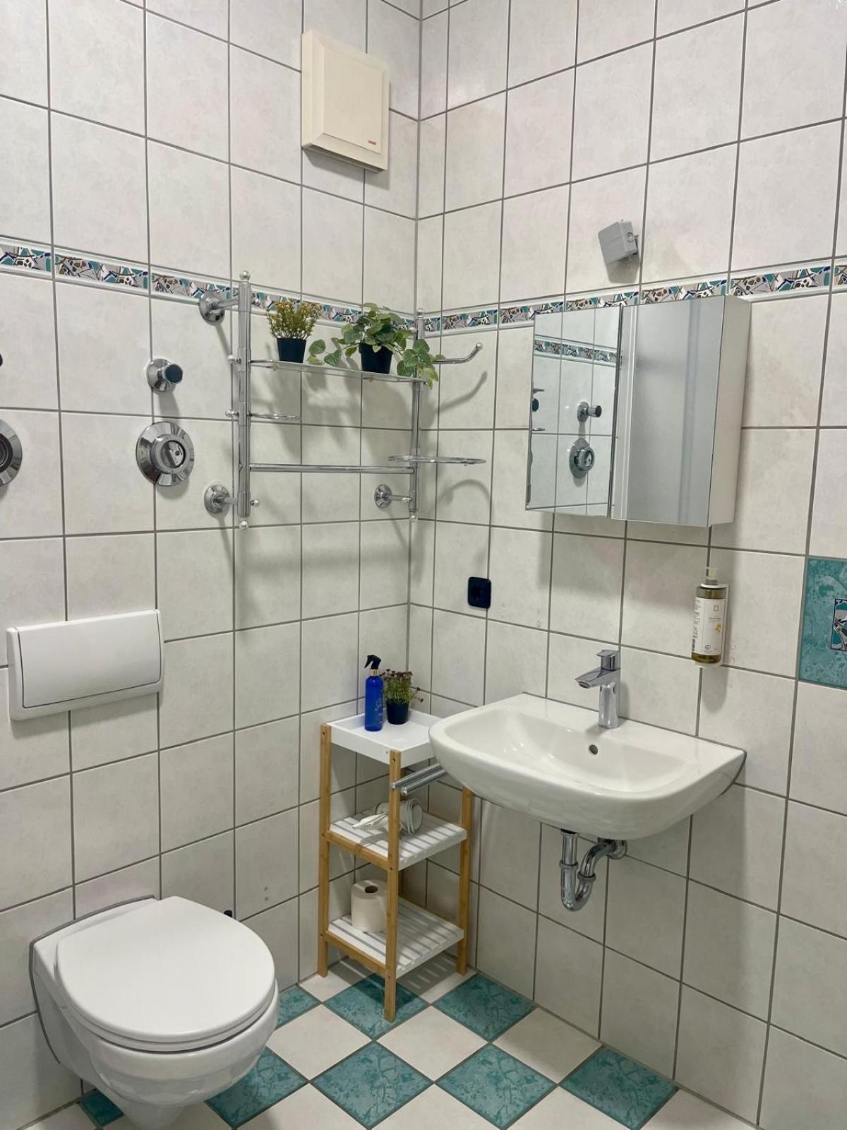 RAHA Apartments - Modernes Studio-Apartment - HBF - Privat Parkplatz
