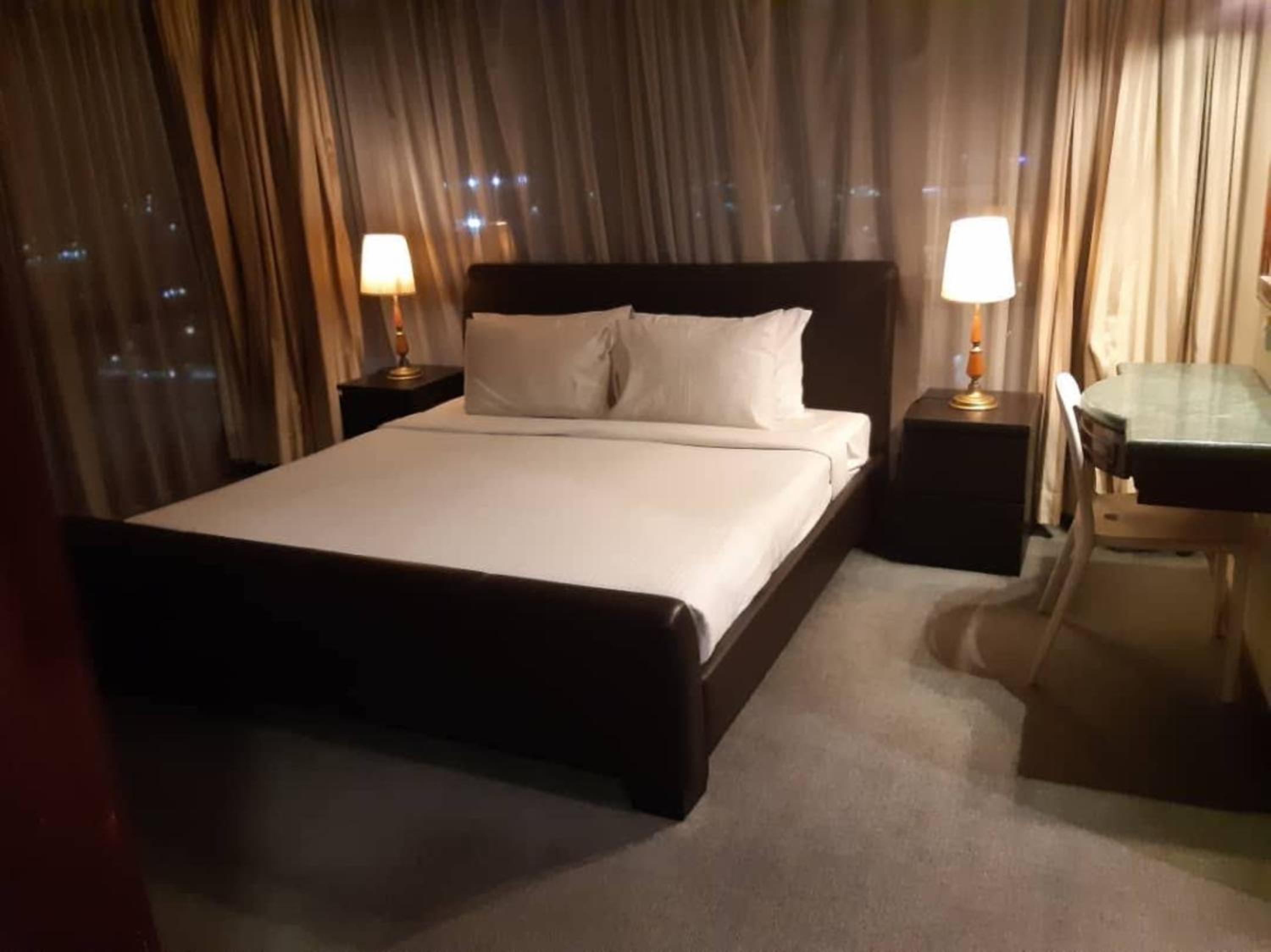 100 Service suites At Times Square KL