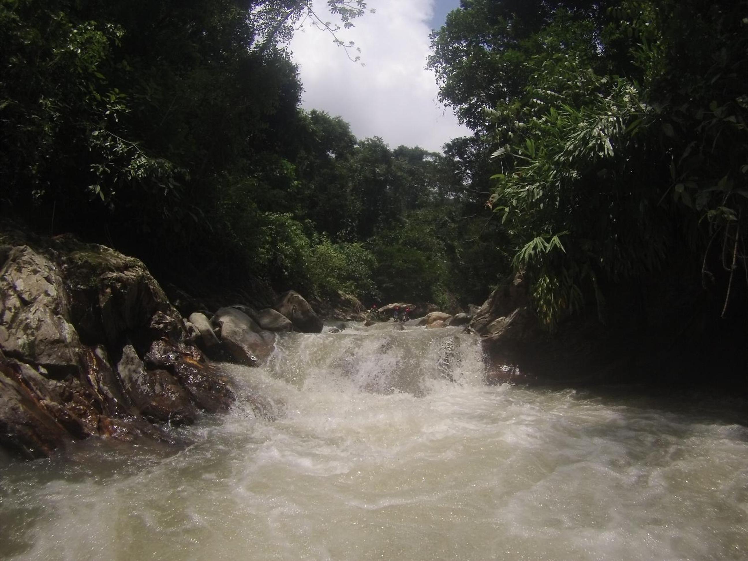 Cascada escondida glamping