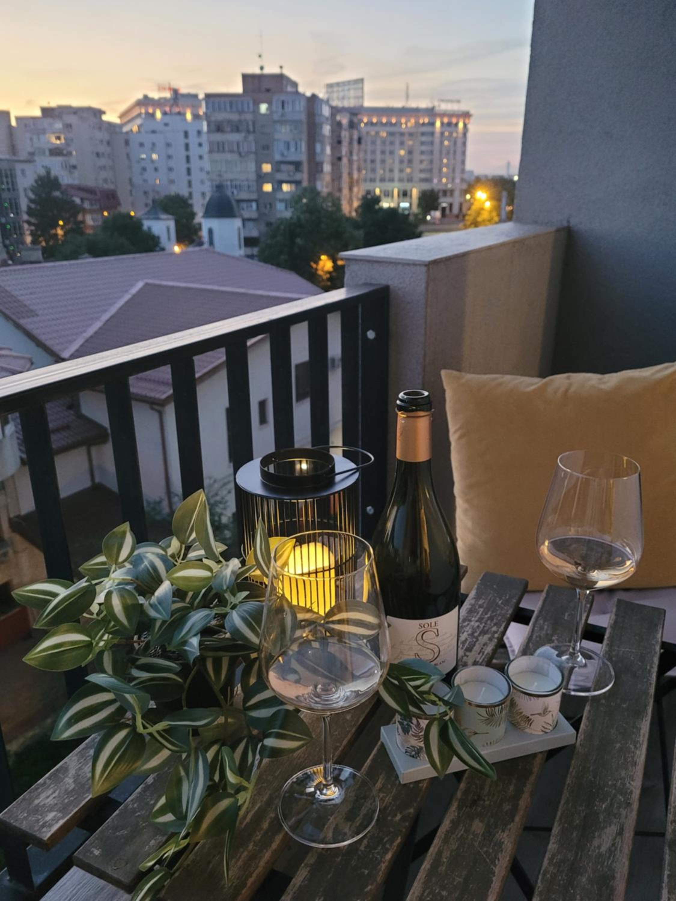 Stylish City Escape, Fireplace, Sunset Views view 2