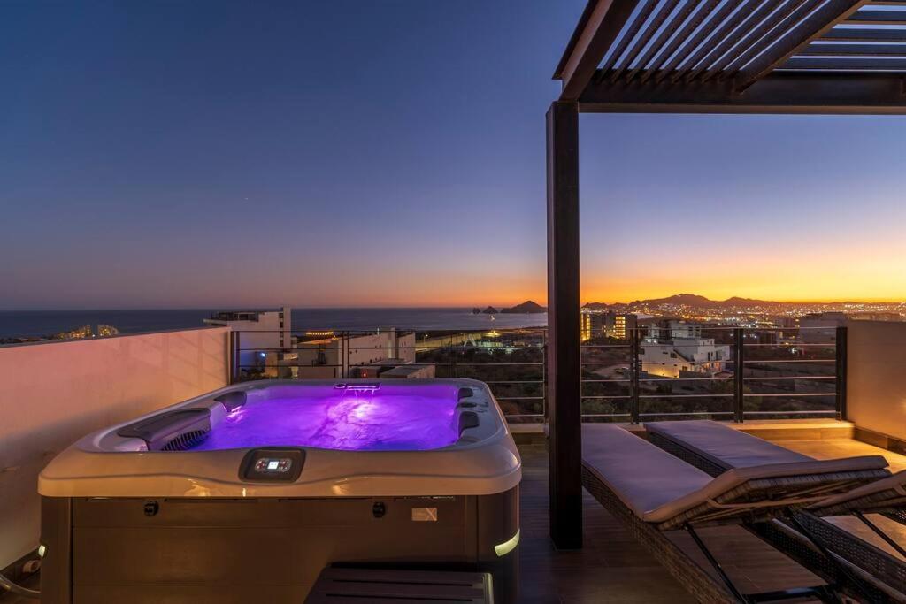 Hotel Best view rooftop with heated jacuzzi - Image 1