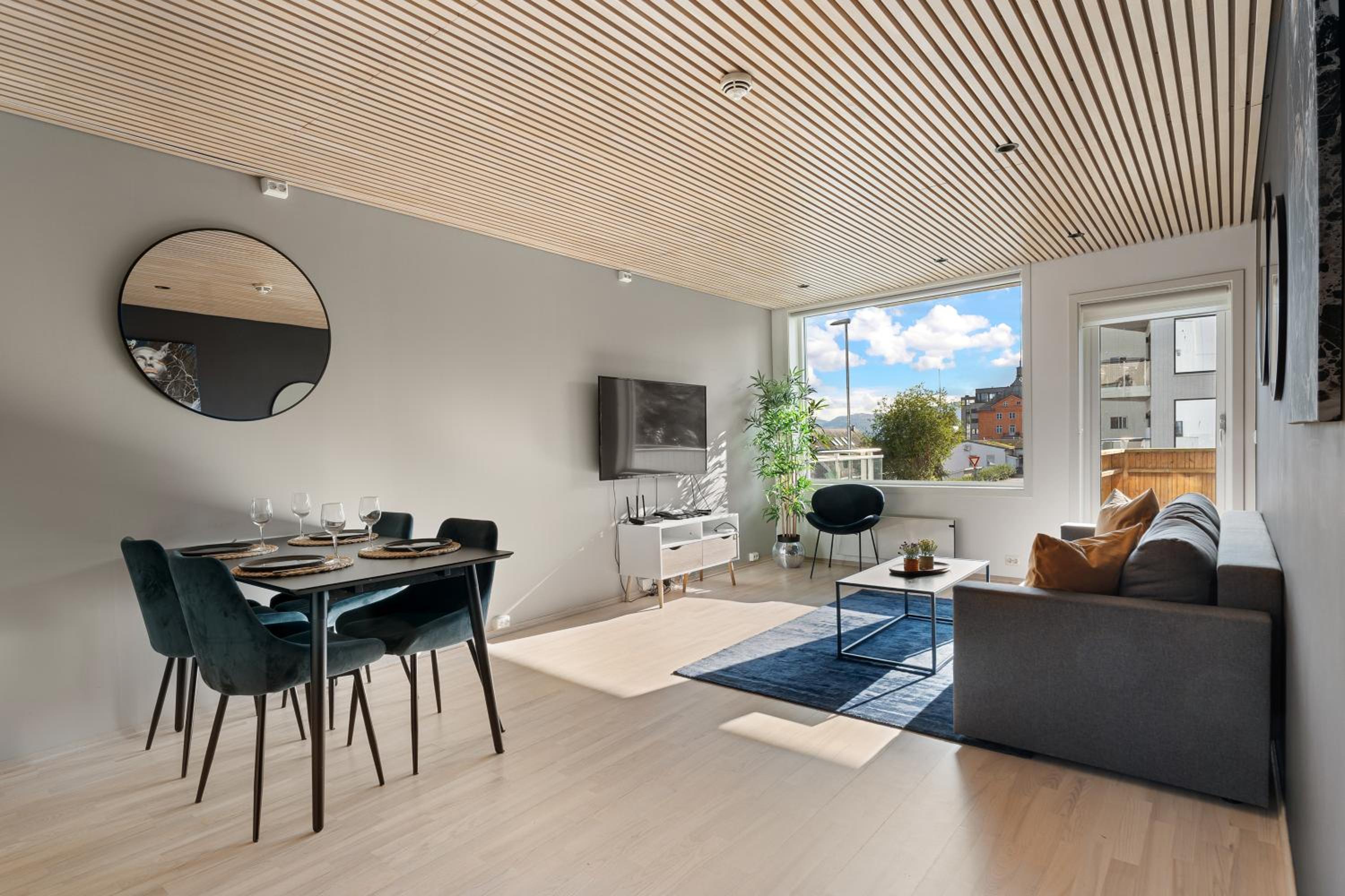 ARCTIC HOMES - Premium Aurora Apartment