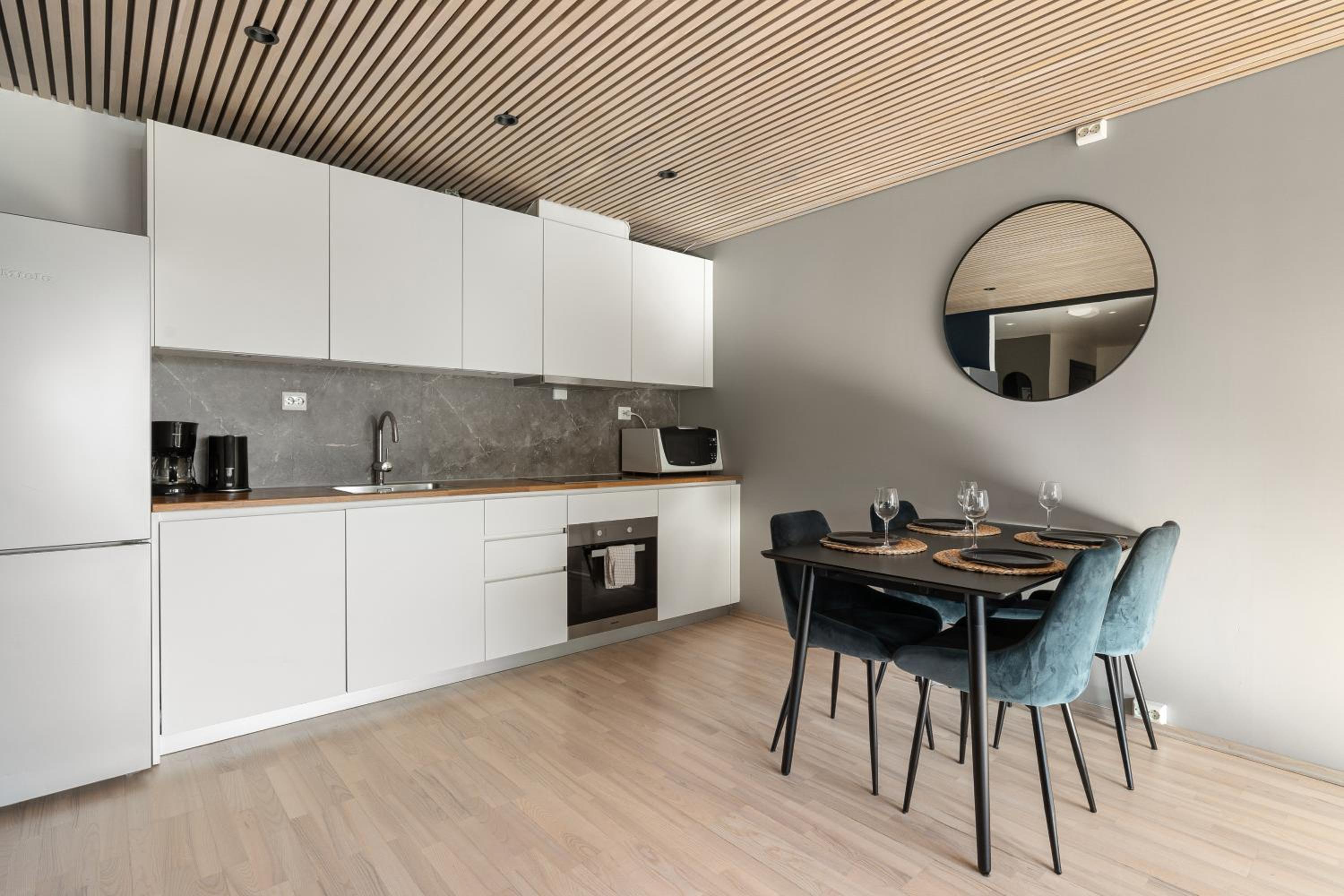 ARCTIC HOMES - Premium Aurora Apartment