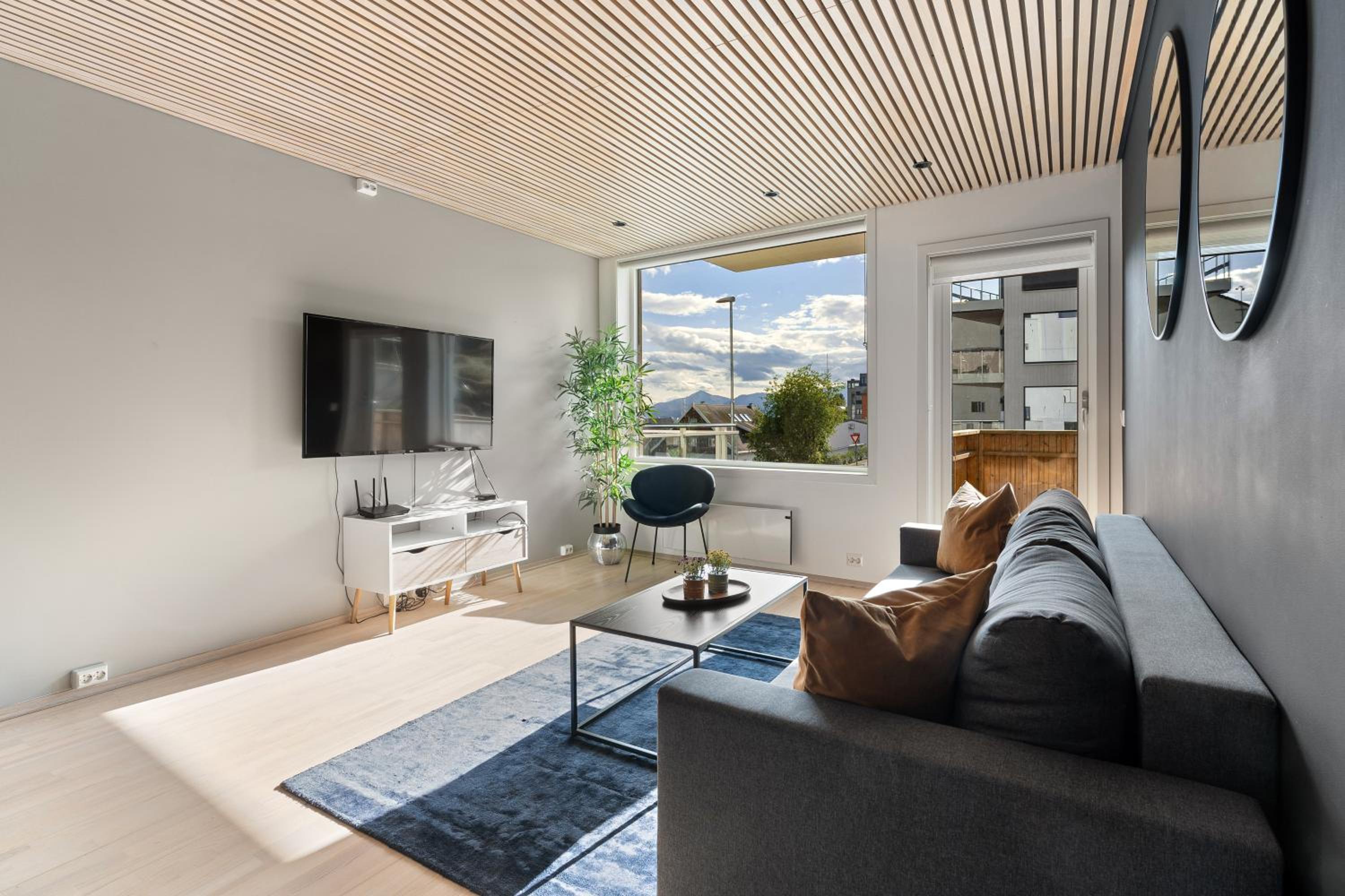 ARCTIC HOMES - Premium Aurora Apartment