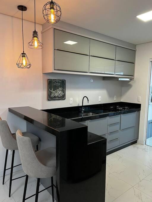 Apartamento Vista Mar com Varanda Gourmet Pertinho do Beto Carrero