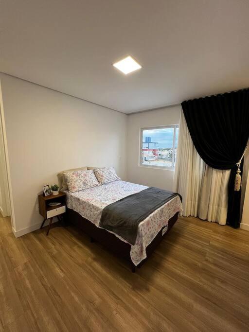 Apartamento Vista Mar com Varanda Gourmet Pertinho do Beto Carrero