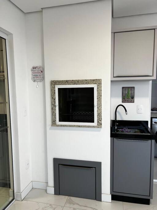 Apartamento Vista Mar com Varanda Gourmet Pertinho do Beto Carrero