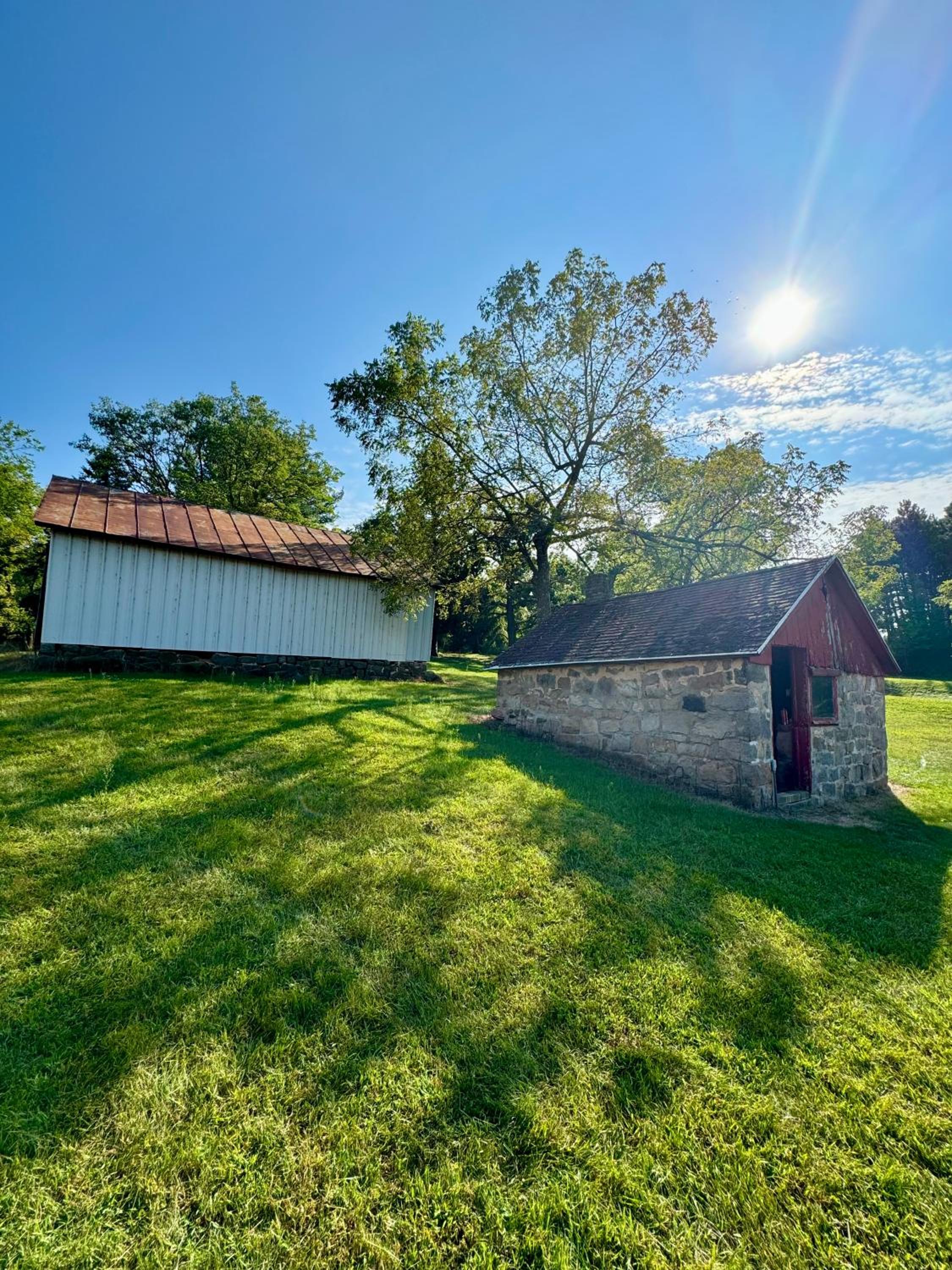 Chic Country Home W Sprawling Acreage view 5