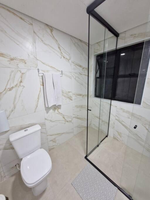 Flat Reformado à 350m da praia, com piscina