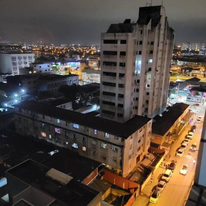 Flat Reformado à 350m da praia, com piscina