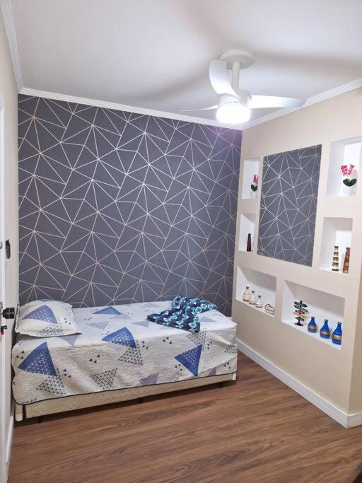 Flat Reformado à 350m da praia, com piscina