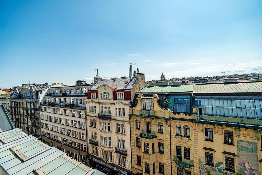 Shiny Rooftop Apart with Free Garage