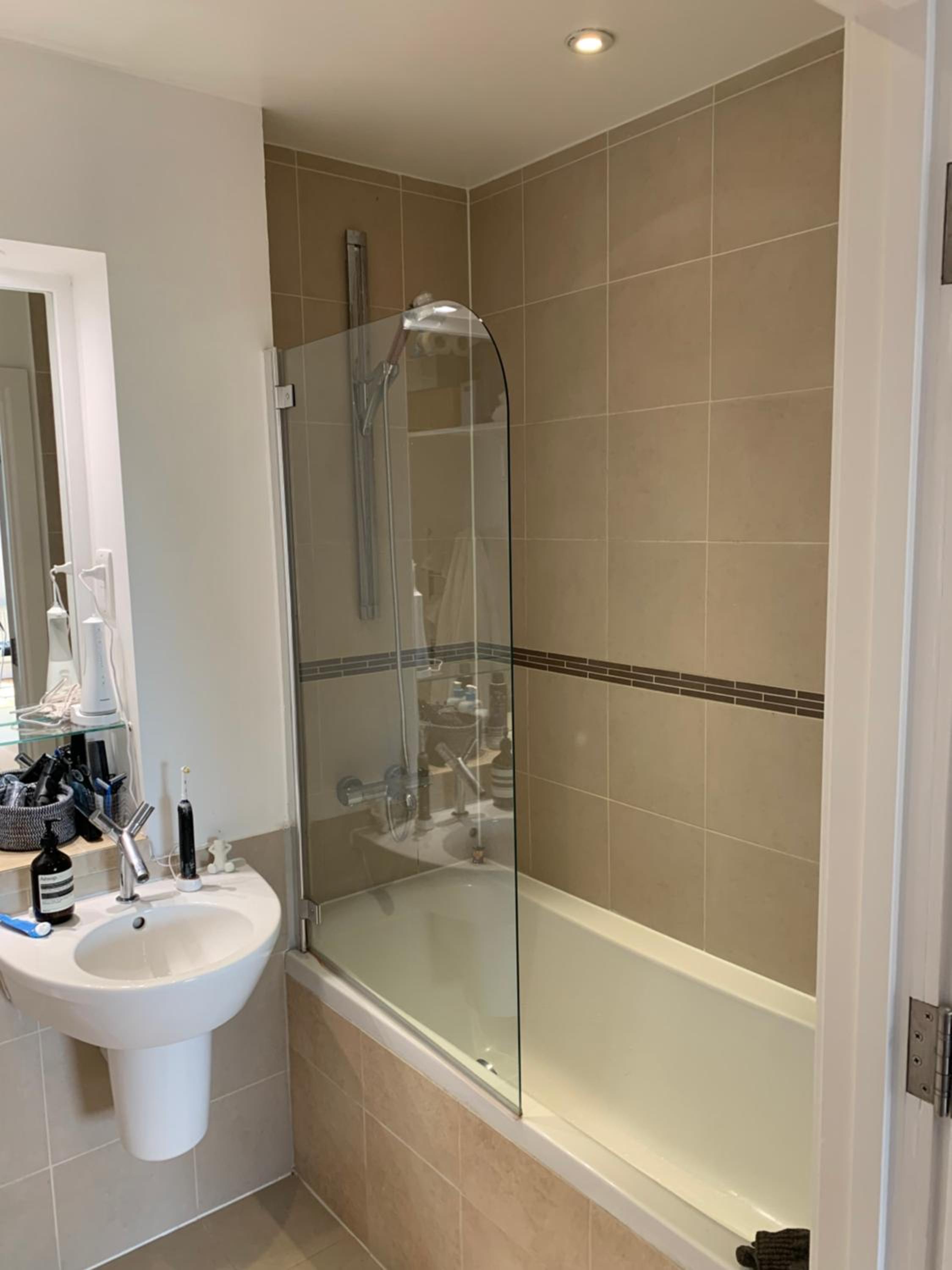 Modern, spacious entire apartment in amazing location — bathroom