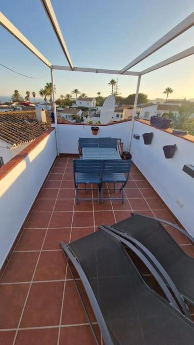 Ardhraubu Villa, Terra Cotta & Very Close to Sea