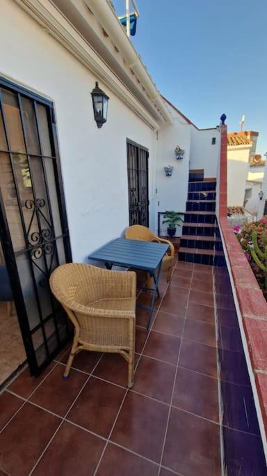 Ardhraubu Villa, Terra Cotta & Very Close to Sea