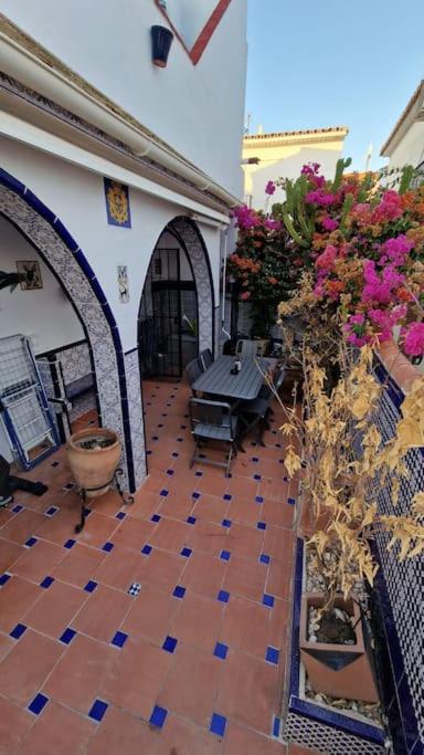 Ardhraubu Villa, Terra Cotta & Very Close to Sea