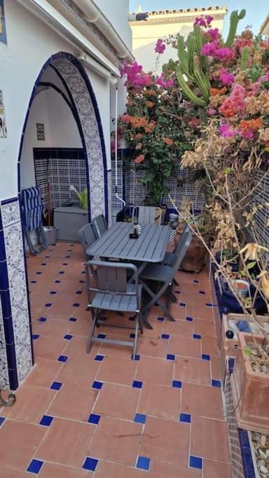 Ardhraubu Villa, Terra Cotta & Very Close to Sea