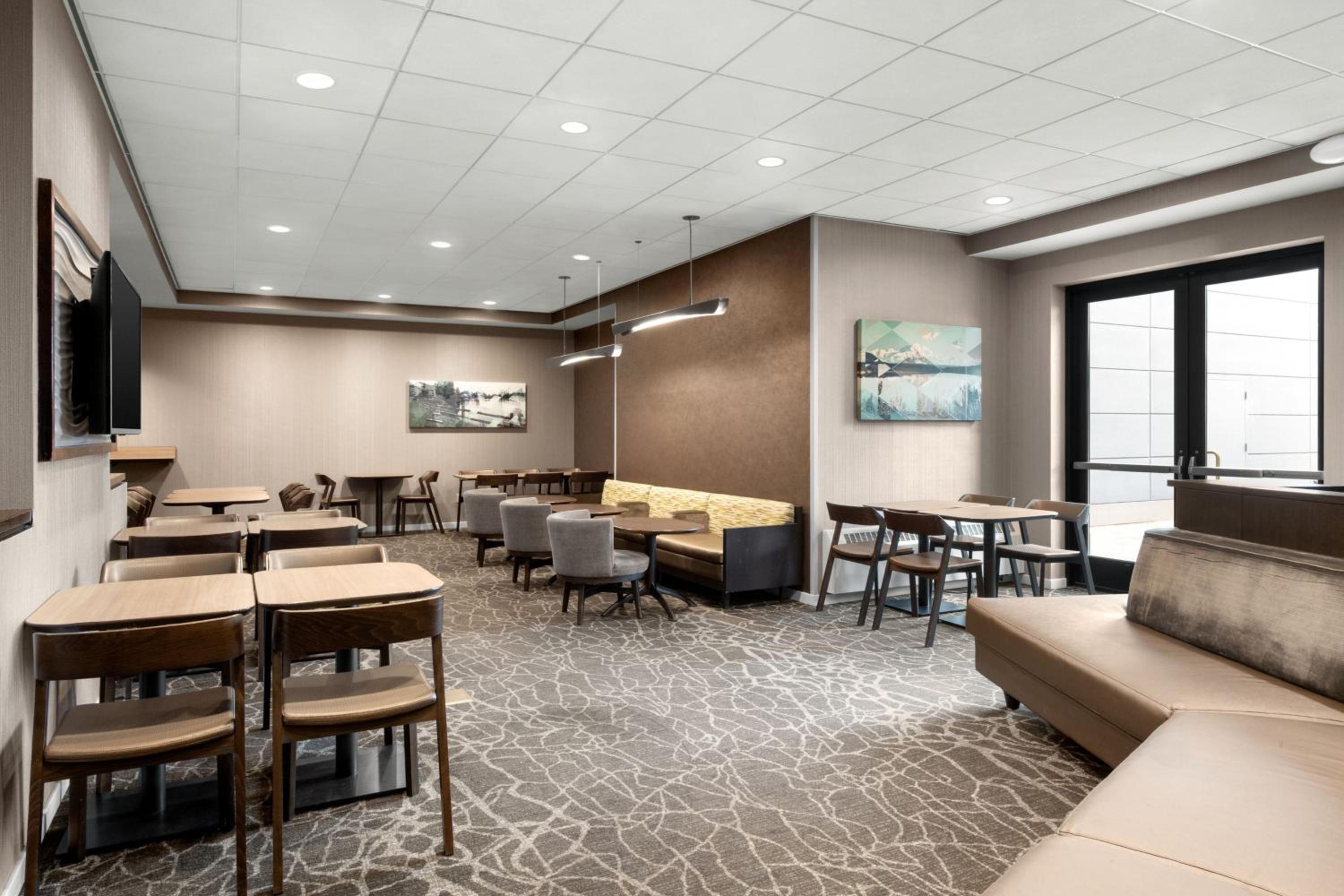 Fairbanks Vacations - SpringHill Suites by Marriott Fairbanks - Property Image 24