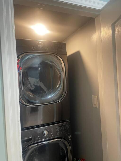 Beautiful luxurious suite close to lakeshore