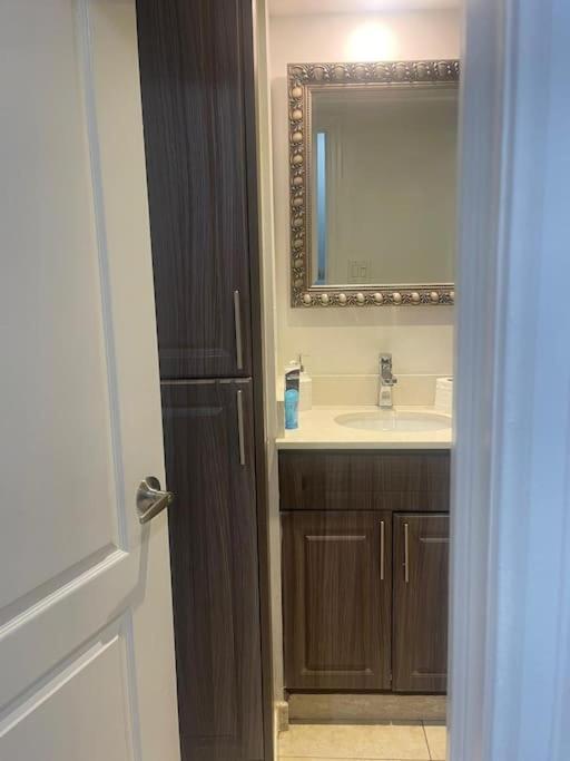 Beautiful luxurious suite close to lakeshore