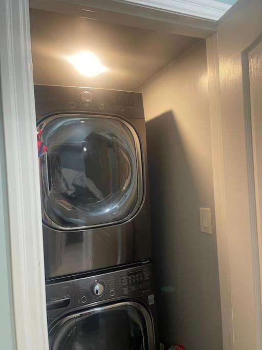 Beautiful luxurious suite close to lakeshore