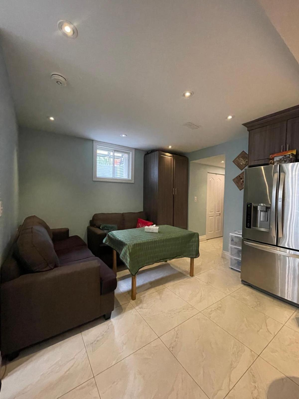 Beautiful luxurious suite close to lakeshore