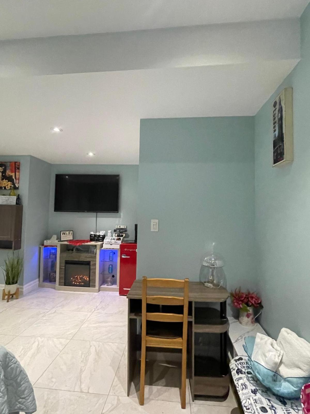 Beautiful luxurious suite close to lakeshore