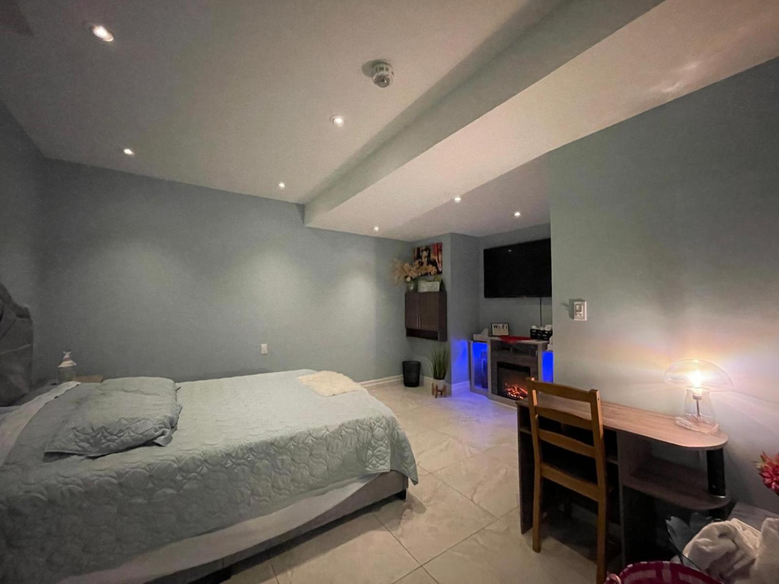Beautiful luxurious suite close to lakeshore