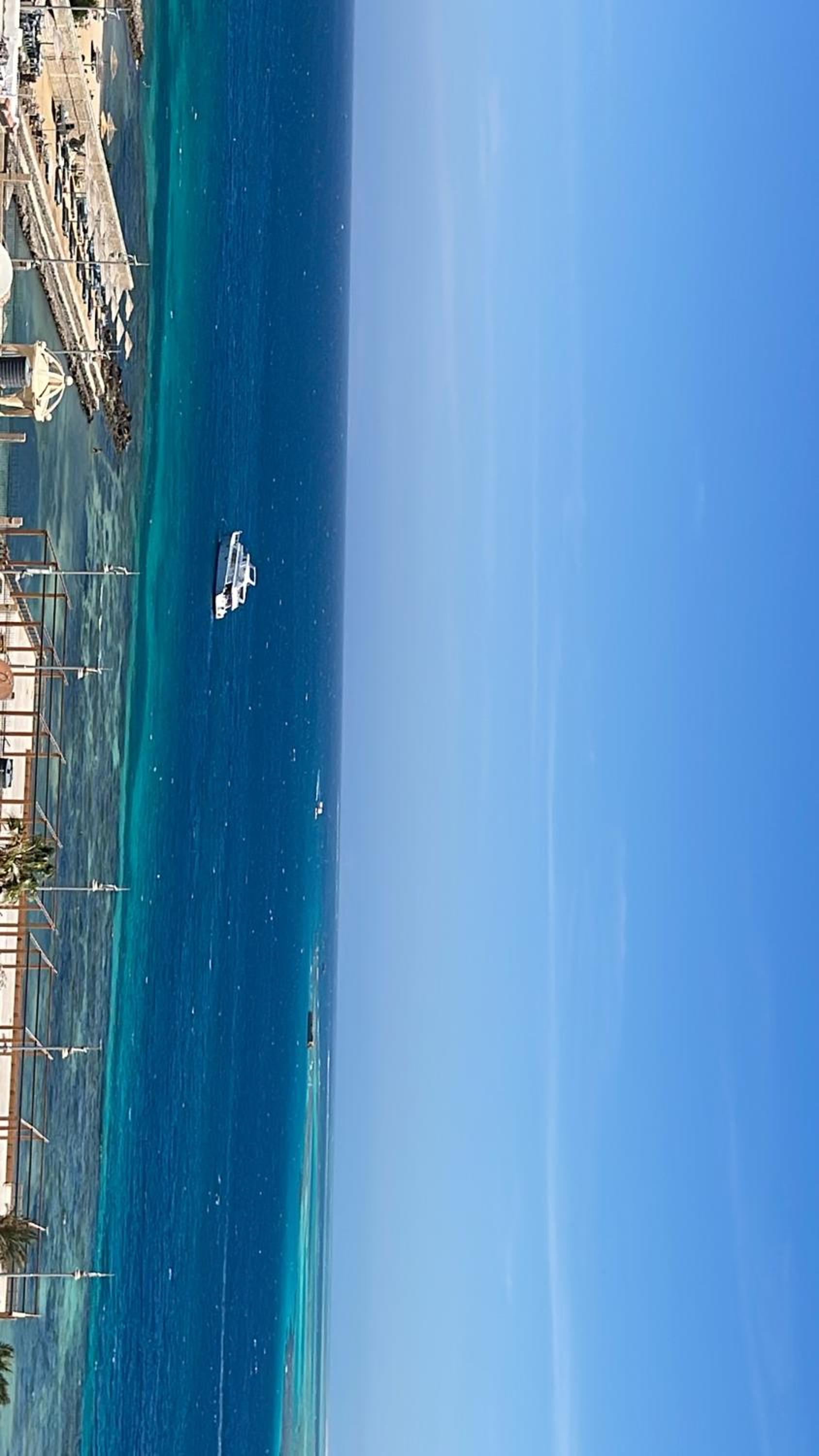 Sea view apartment , 3 bedrooms , city center 09