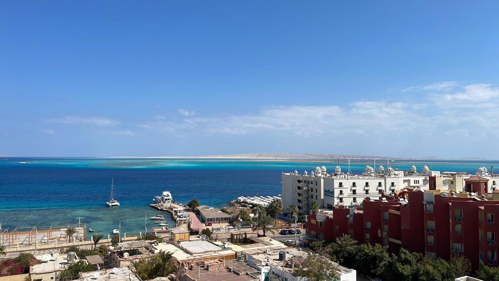 Sea view apartment , 3 bedrooms , city center 09
