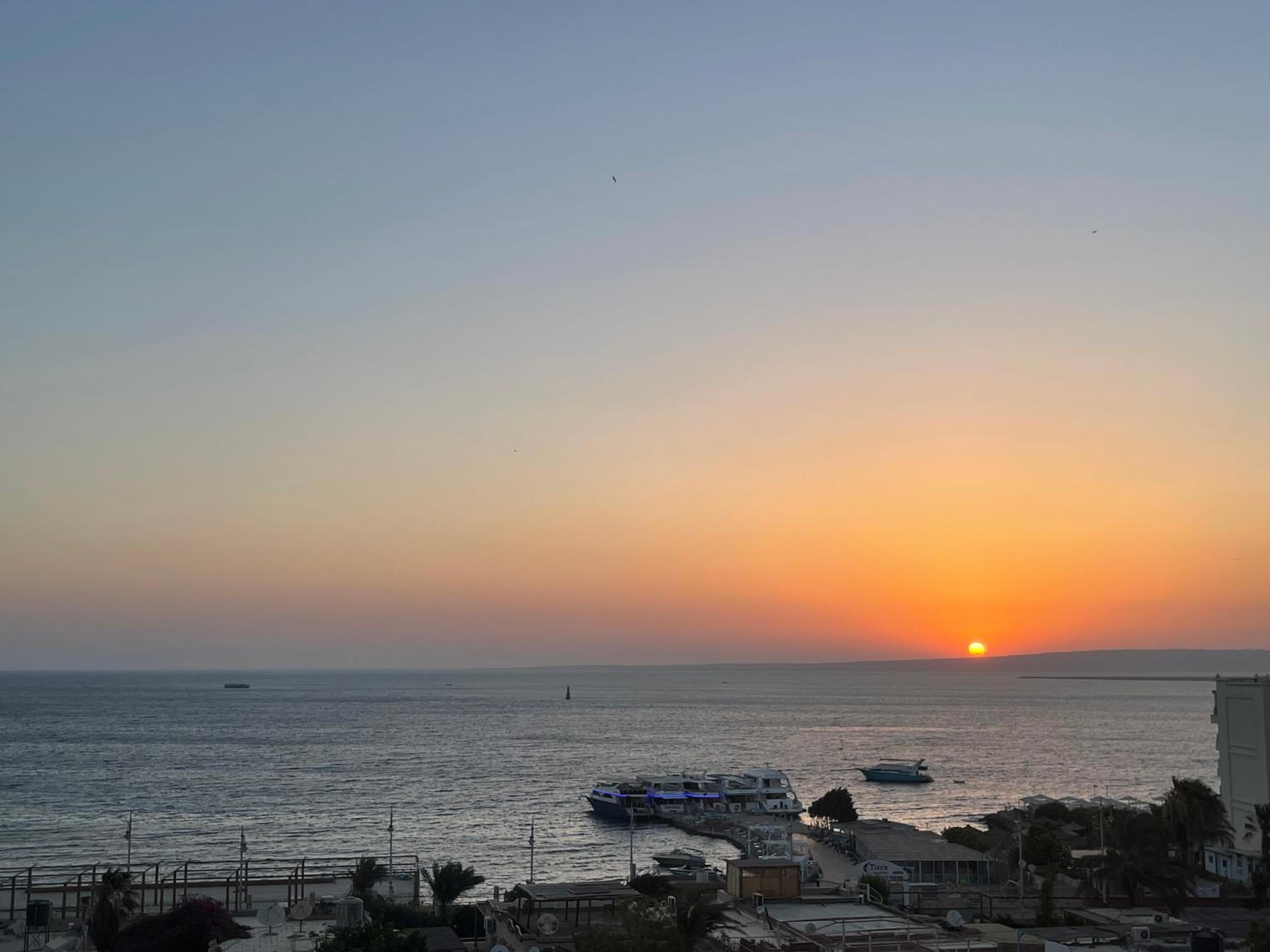 Sea view apartment , 3 bedrooms , city center 09