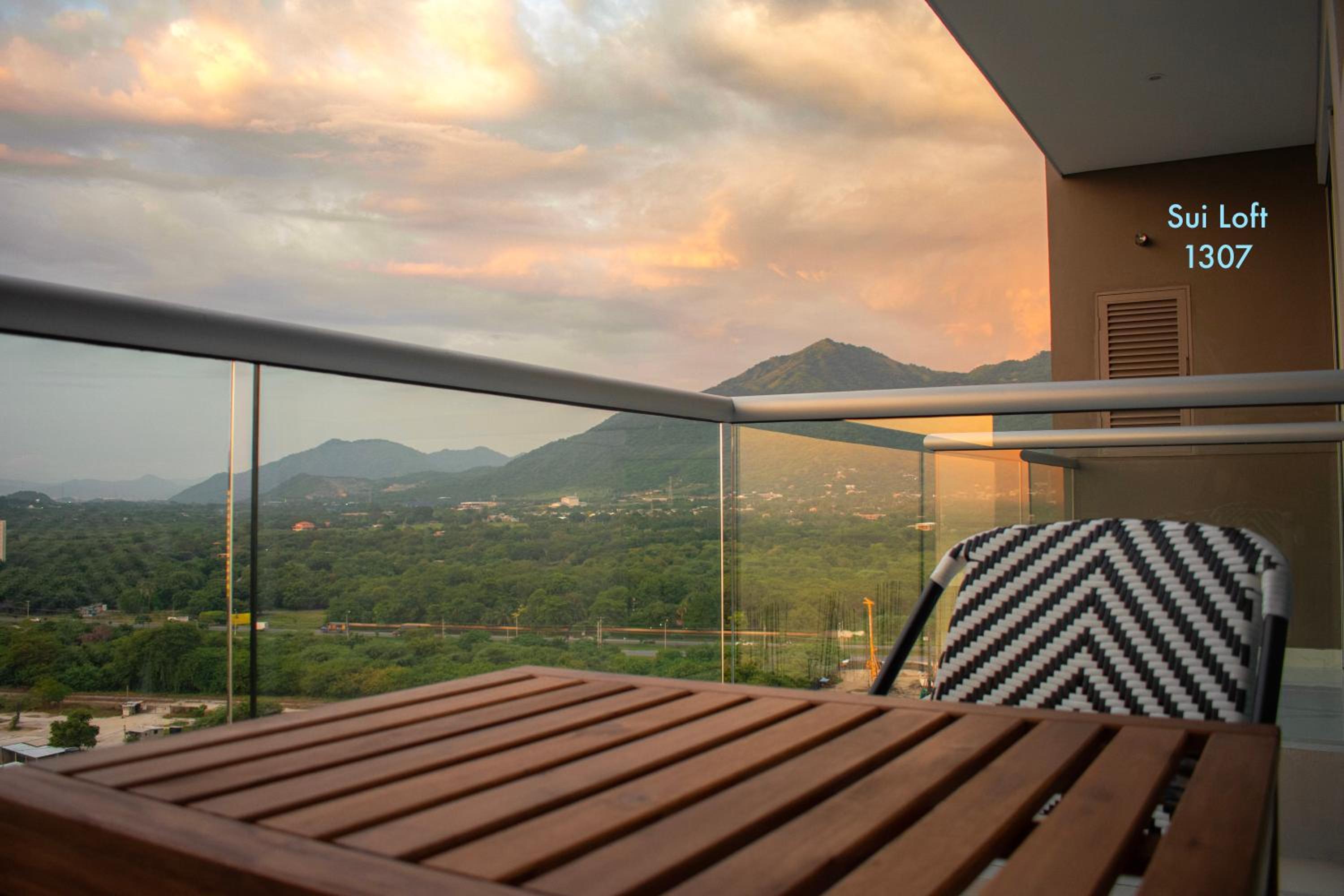 Hotel Espectacular apto Loft NUEVO- Frente al Hilton Pozos Colorados - Image 1