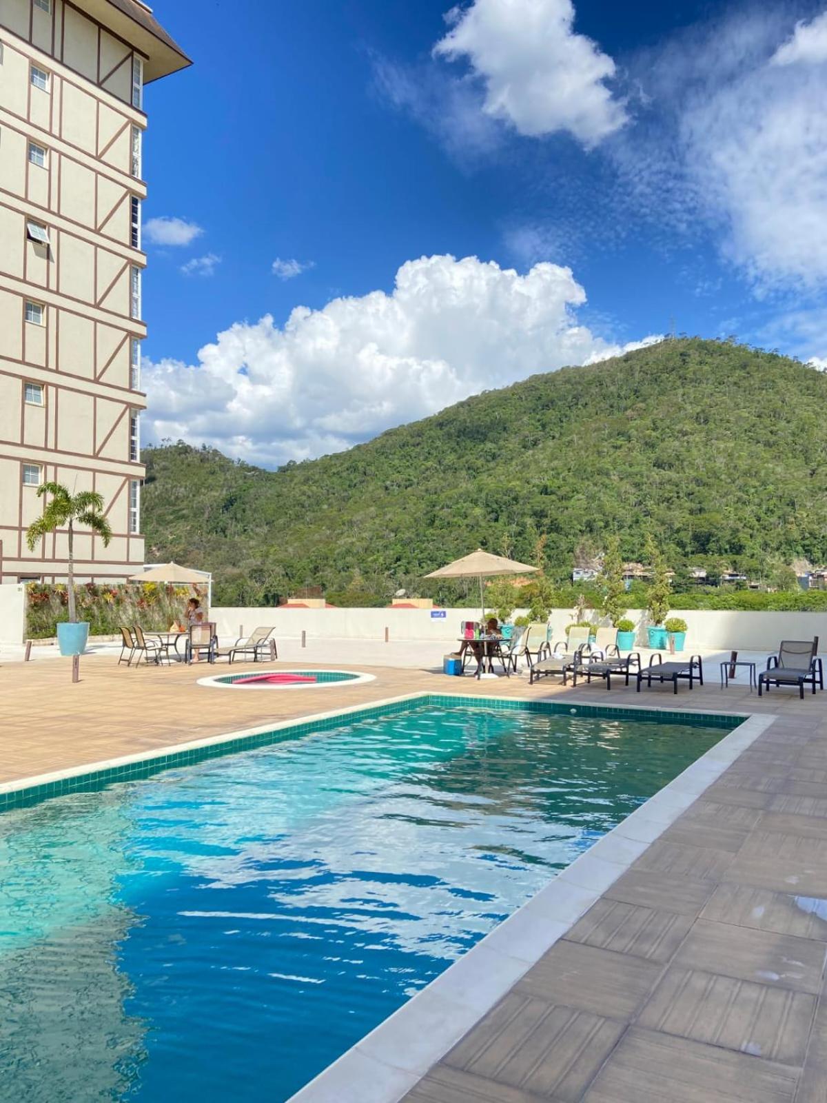 Granja Brasil - Lindo Studio - Com Piscina e Lazer - No Centro de Itaipava