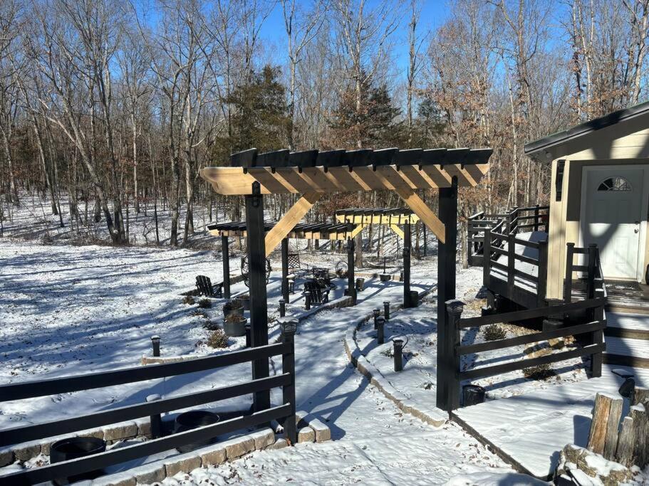 Luxury Cabin, King Bed, Fire Pit, River Access - The Arbor Cabin view 4
