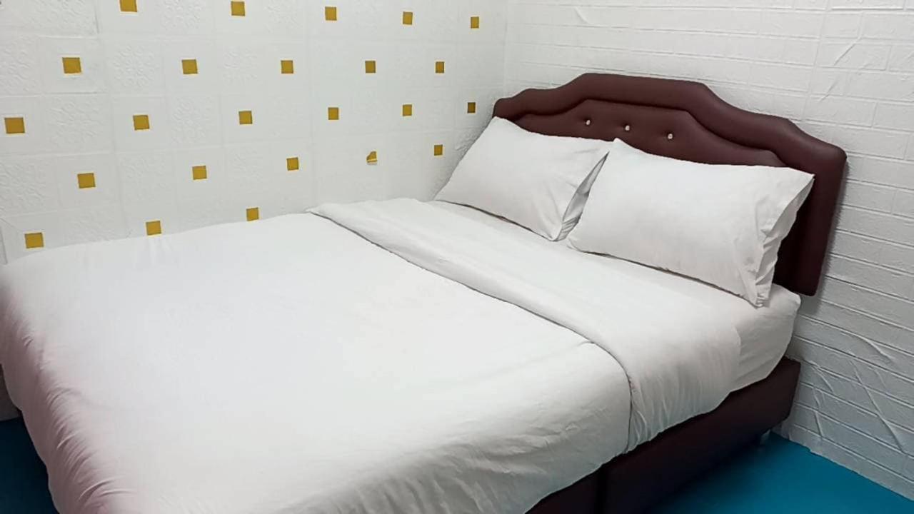 D​ Luck​ Hostel