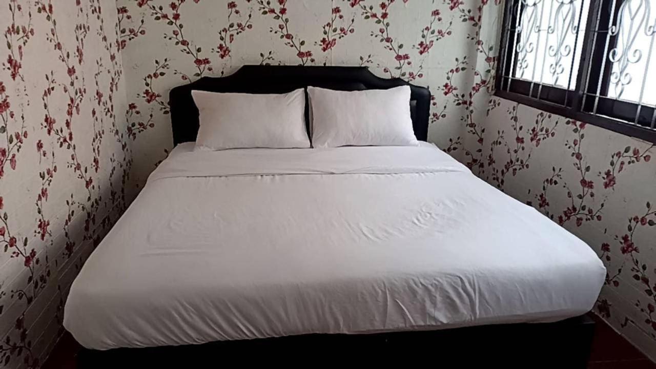D​ Luck​ Hostel