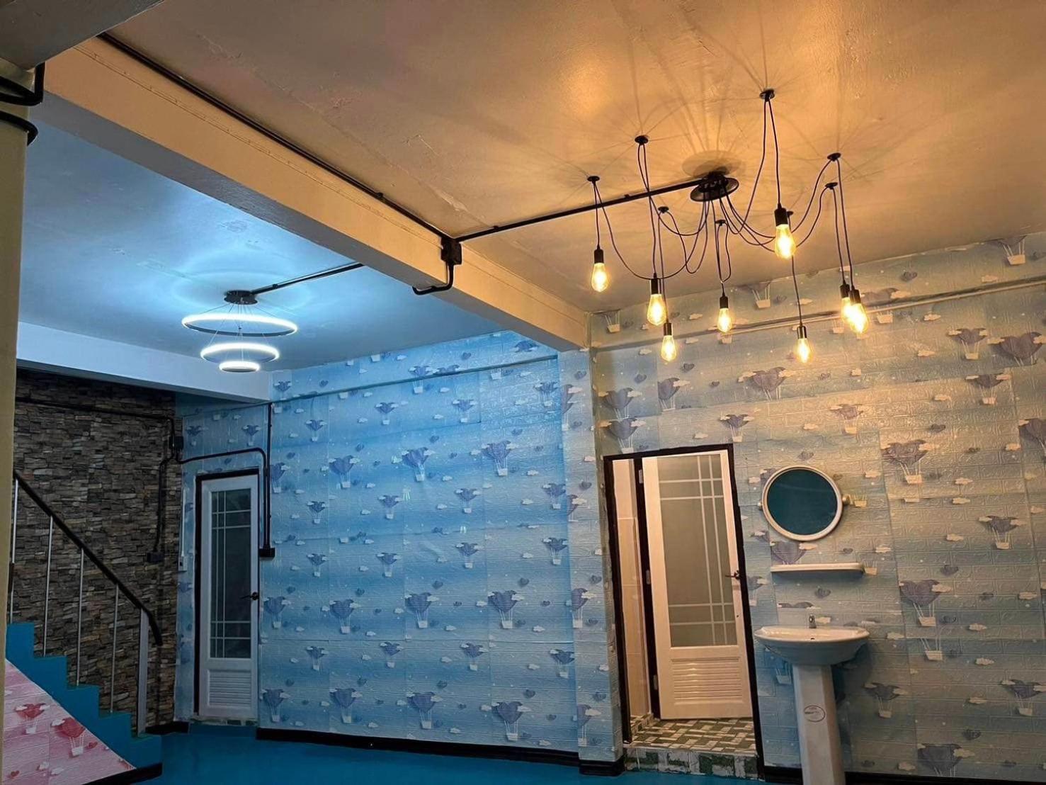D​ Luck​ Hostel
