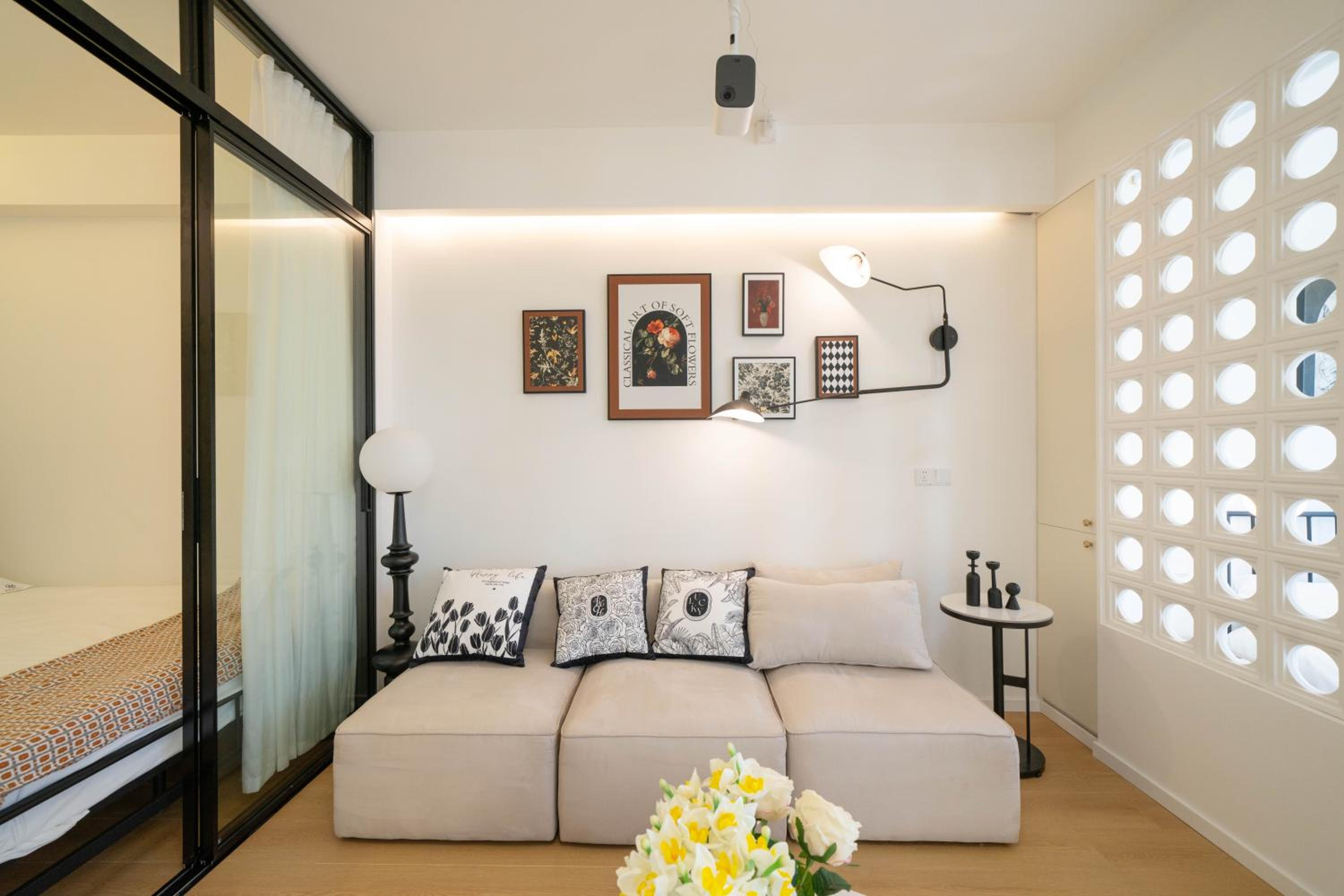 Yi Du Home with Double Views-At West Nanjing Road, Near Metro, Cards OK