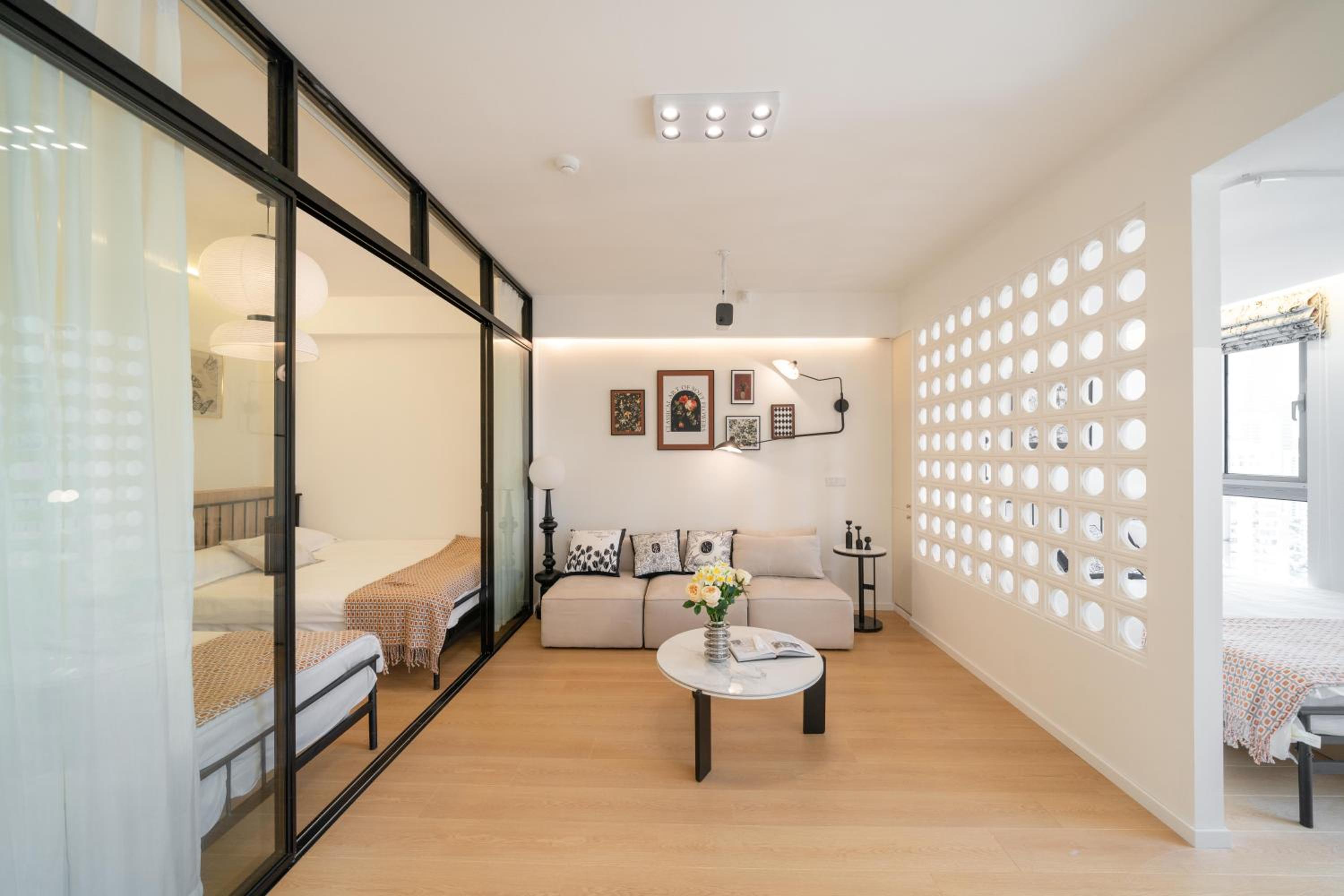 Yi Du Home with Double Views-At West Nanjing Road, Near Metro, Cards OK