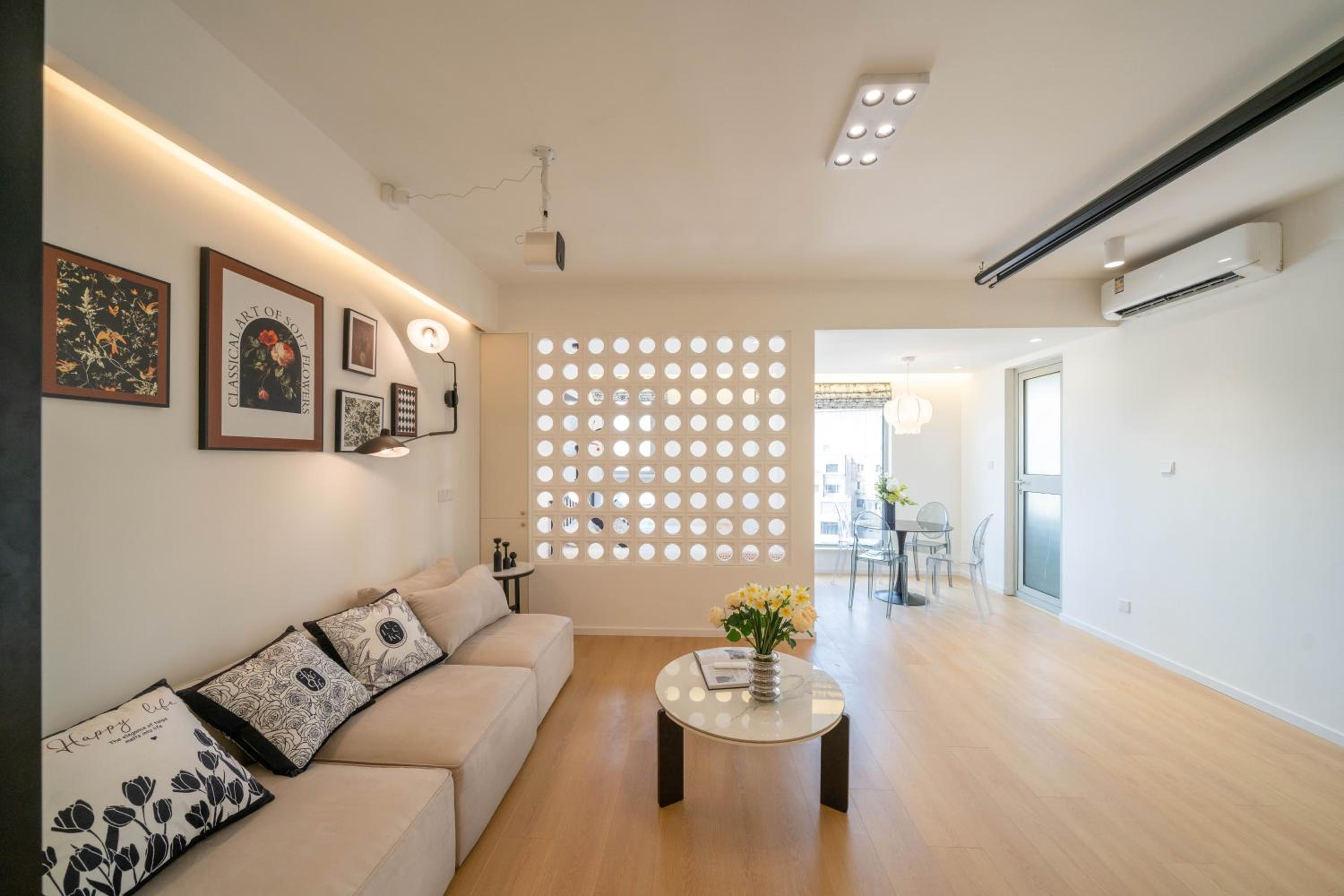 Yi Du Home with Double Views-At West Nanjing Road, Near Metro, Cards OK